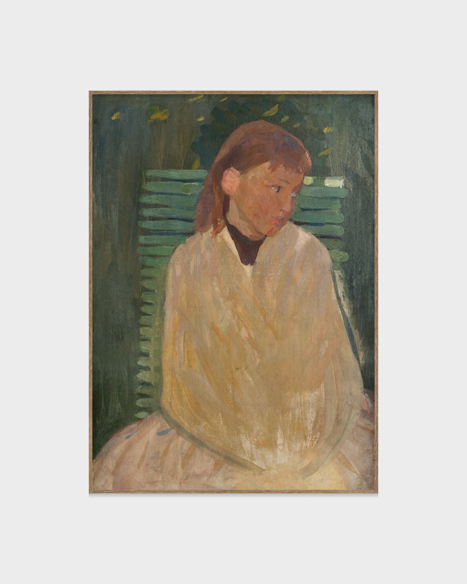 Flicka på trädgårdsstol